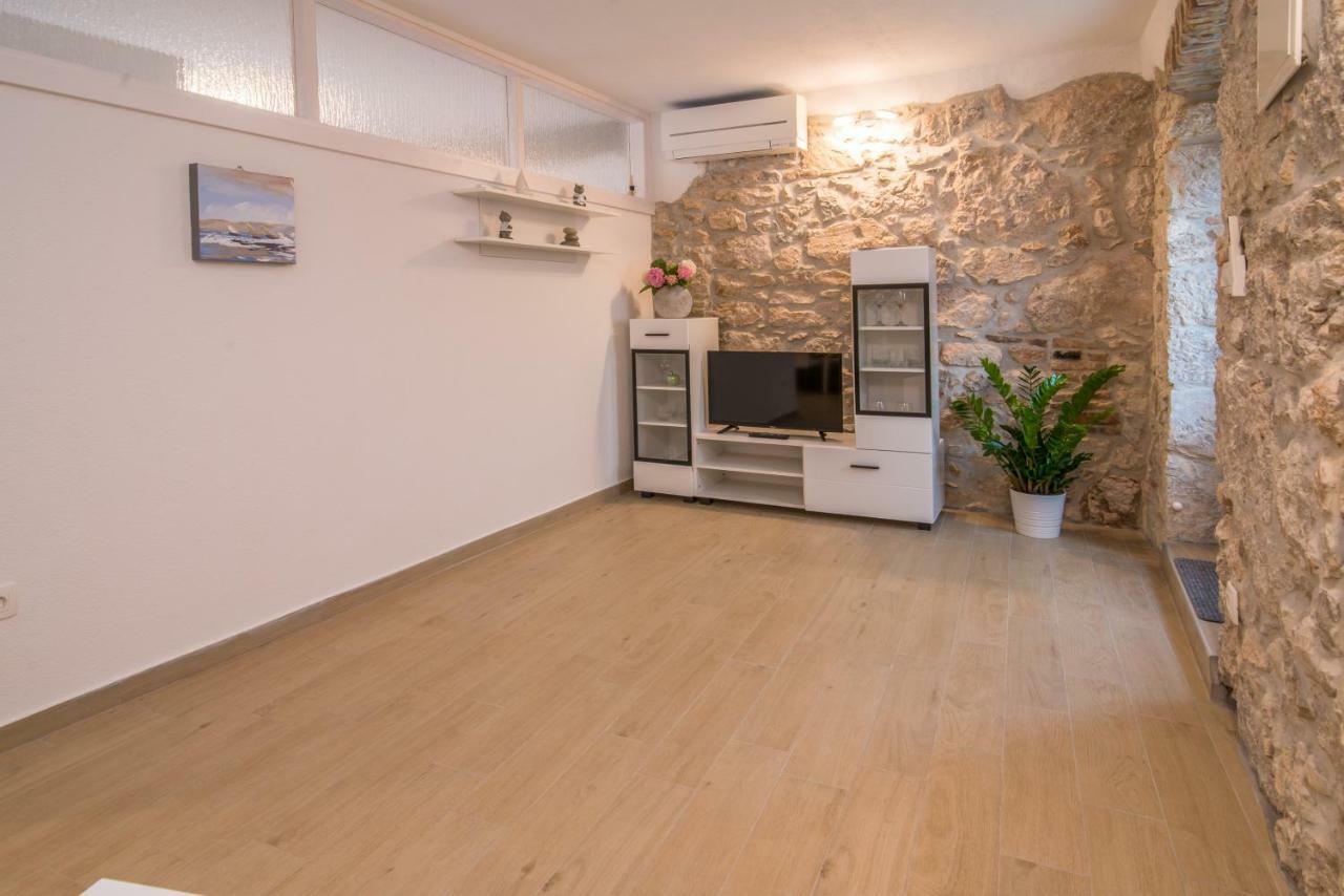 Apartments Tara เวอร์บนิค ภายนอก รูปภาพ