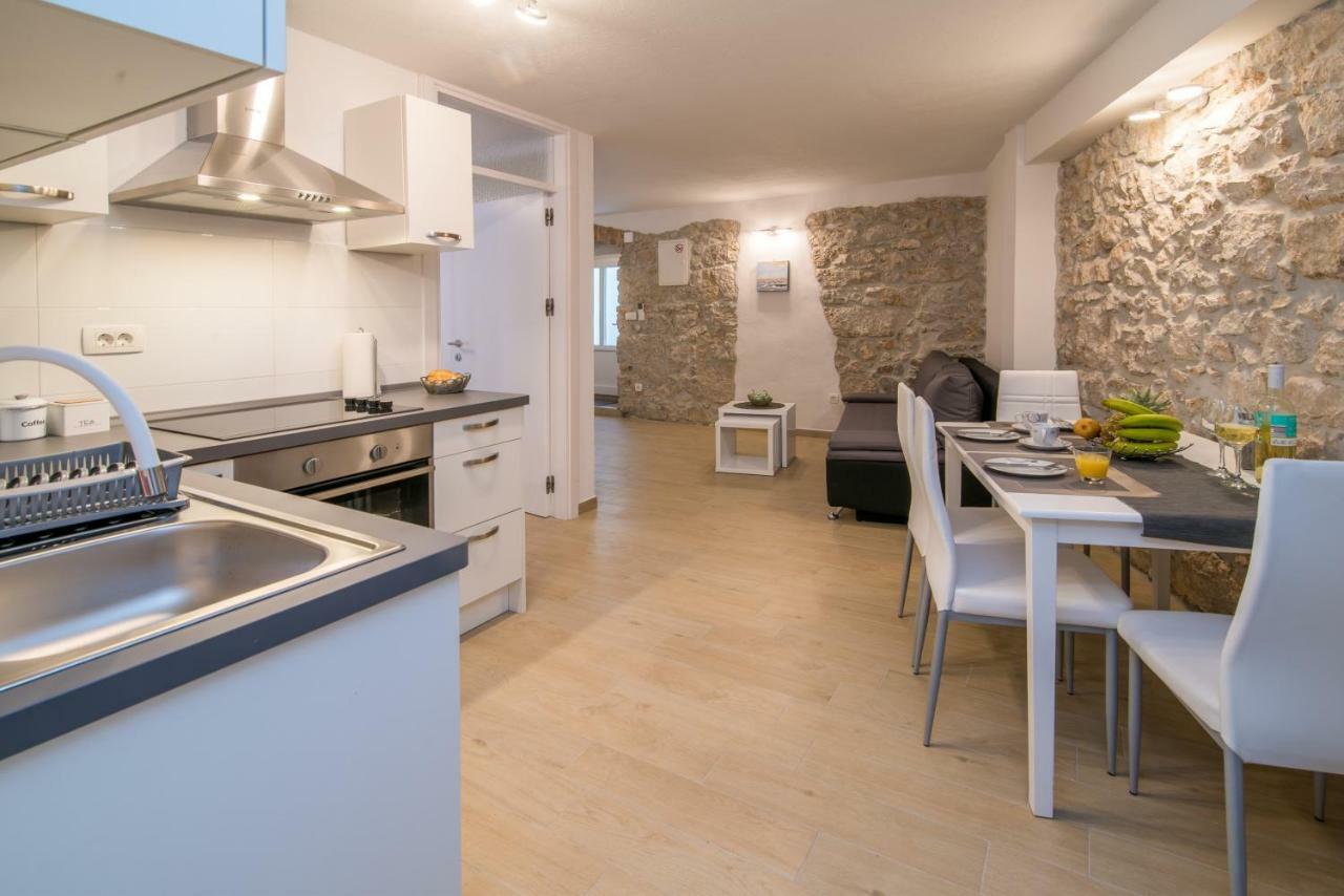 Apartments Tara เวอร์บนิค ภายนอก รูปภาพ