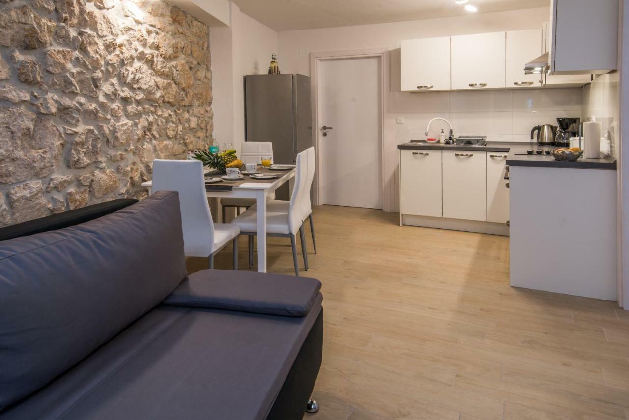Apartments Tara เวอร์บนิค ภายนอก รูปภาพ