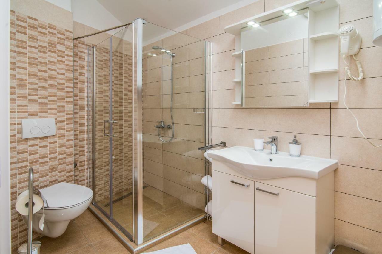 Apartments Tara เวอร์บนิค ภายนอก รูปภาพ