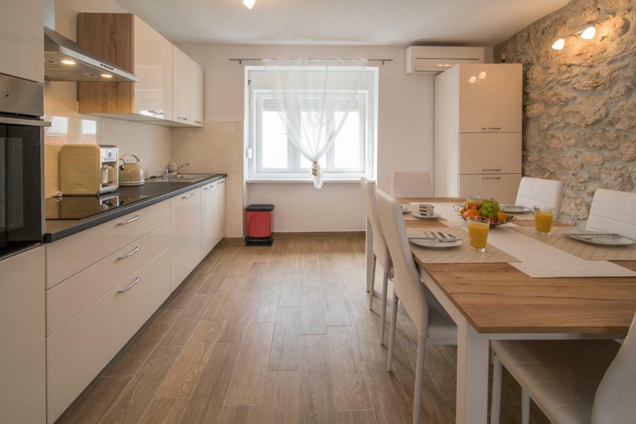 Apartments Tara เวอร์บนิค ภายนอก รูปภาพ